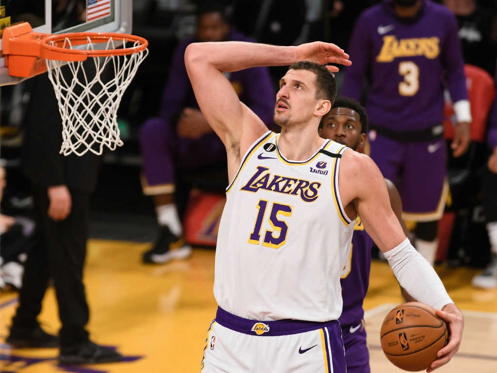 中锋加盟能否助力夺冠?戴维斯:我与詹姆斯斗志昂扬 中锋加盟能否助力夺冠?戴维斯:我与詹姆斯斗志昂扬