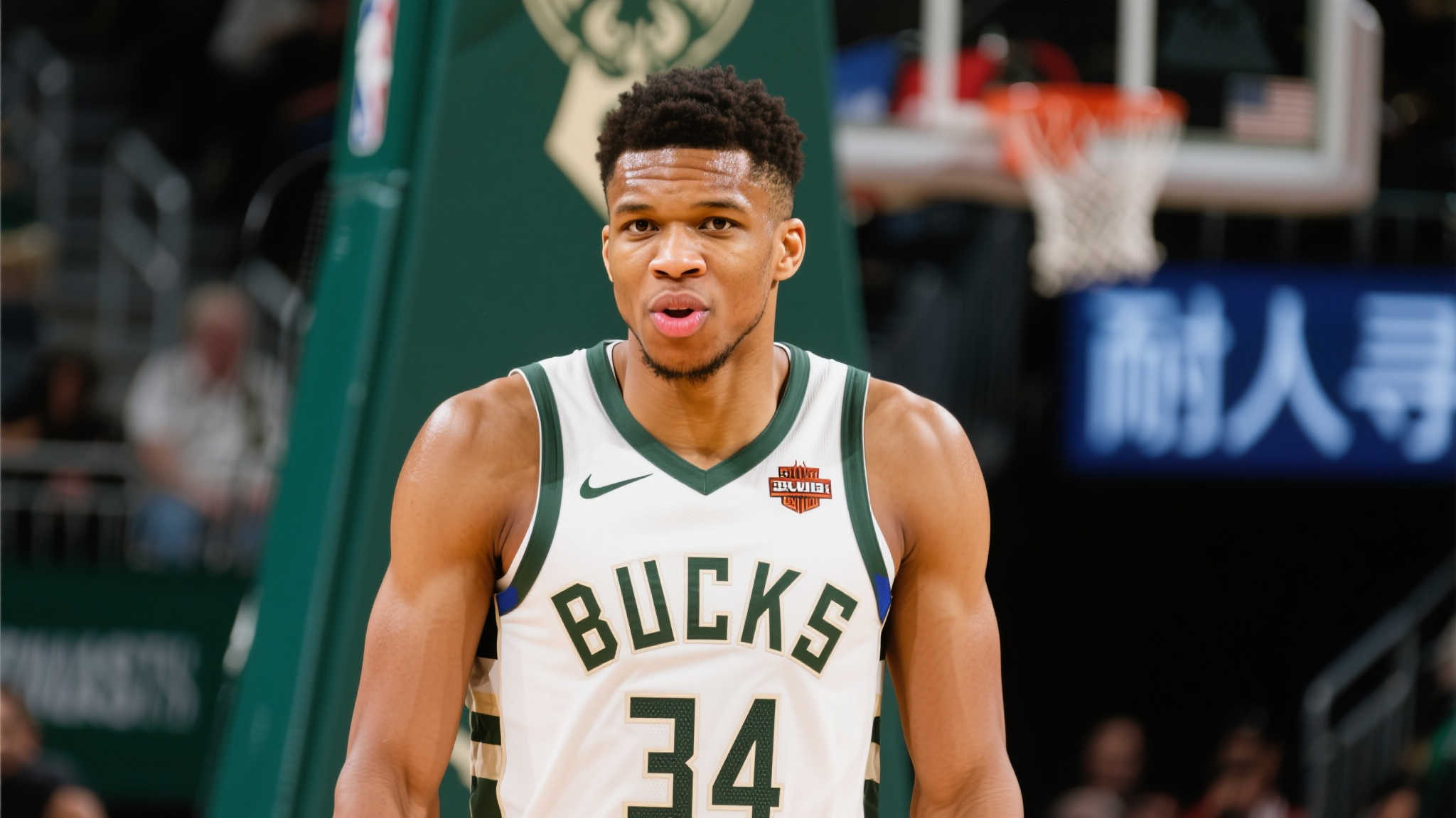 去年网友直播喊话字母哥加盟勇士，他的表情引人遐想！